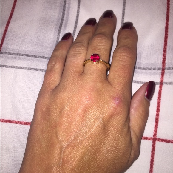 NIB*Ladies 14kt gold HGE 1 ctw sim. red ruby ring - Picture 4 of 8